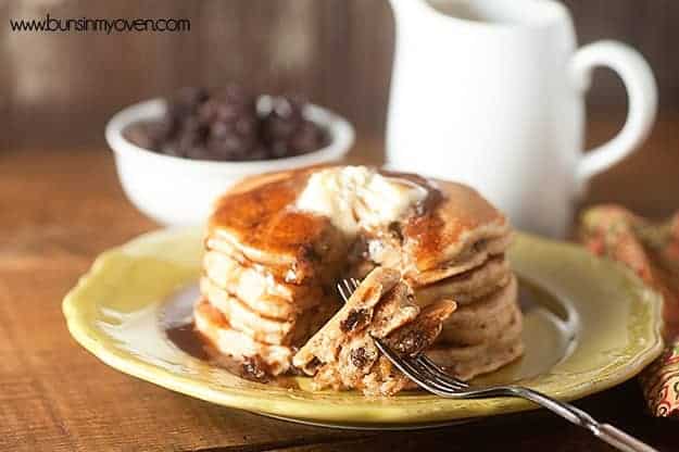 Homemade Cinnamon Raisin Pancakes: Tender, Sweet & Unforgettable
